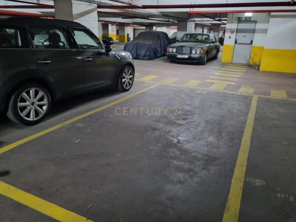Três lugares de estacionamento -  Centro Comercial Mouras Shopping Center - Image 6